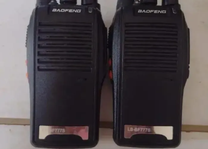 2 Rádio comunicadores.