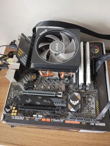 Kit Placa mãe B550 Tuf Gaming, Ryzen 7 5700g, memórias 2x8gb