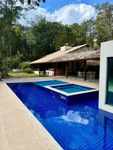 EXCELENTE CASA A VENDA NO CONDOMINIO NOSSA FAZENDA EM ESMERALDAS MG