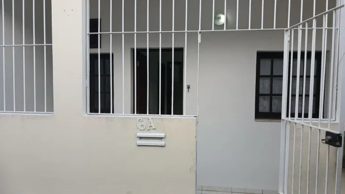 Alugo casa de Vila no Centro de Niterói