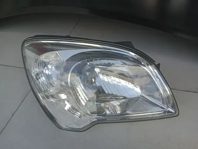 Farol lado direito Kia Sportage 2010