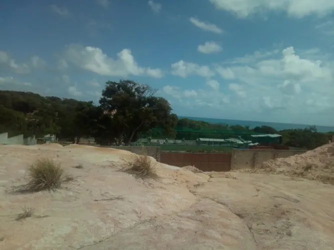 Terreno:  Enseada  dos Corais( mas fica próximo a praia de Xaréu) R$ 160 mil 