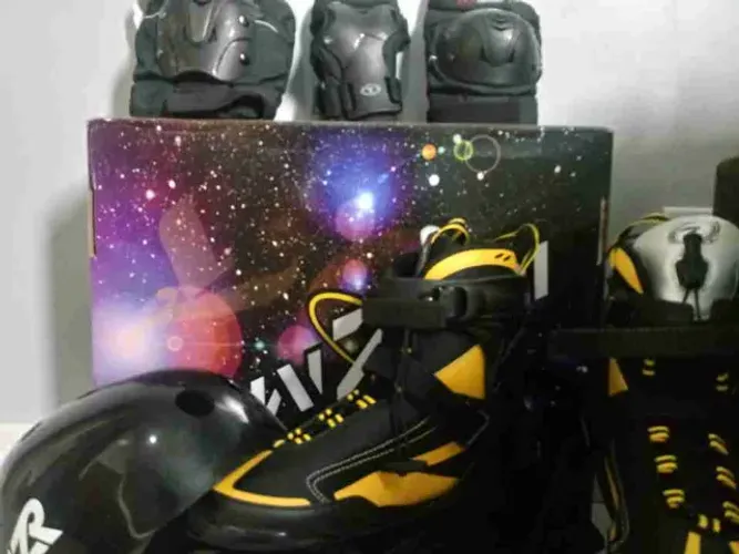 Kit Patins+proteção de joelho, mão e cotovelo + capacete VENDER RÁPIDO 