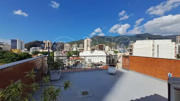 Triplex para venda tem 186 metros quadrados com 3 quartos em Maracanã - Rio de Janeiro - R