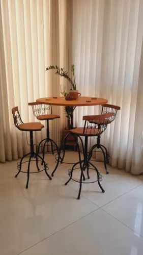 Jogo Bistrô Mesa Tampo 90cm + 4 Banquetas