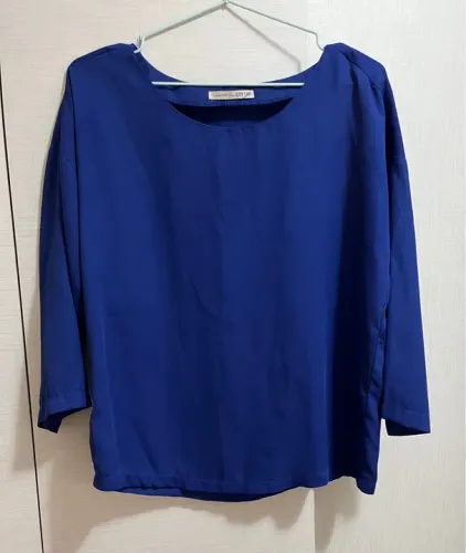 Blusa azul de manga 3/4