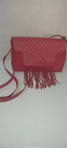 Bolsa sintetico matelasse com franja removivel