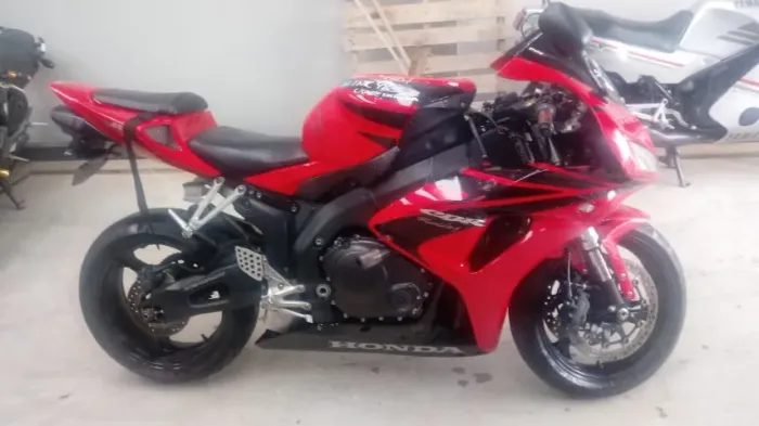 Sucata de moto para venda de peças Honda Cbr1000Rr ano 2006 2007