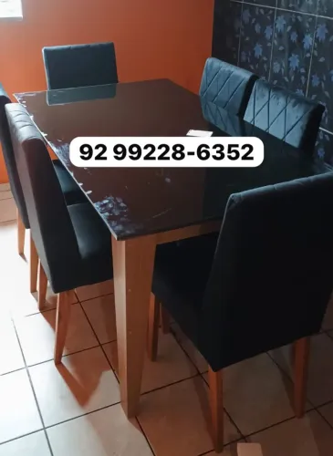 Mesa de Jantar com Tampo de Vidro