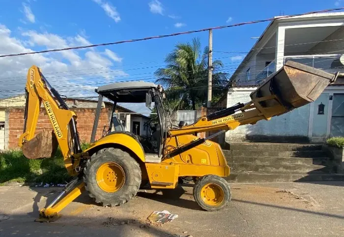 RETROESCAVADEIRA NEW HOLLAND LB90 4X2 2010