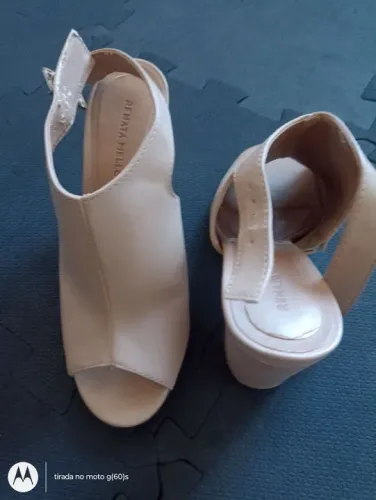 Sandália feminina bege