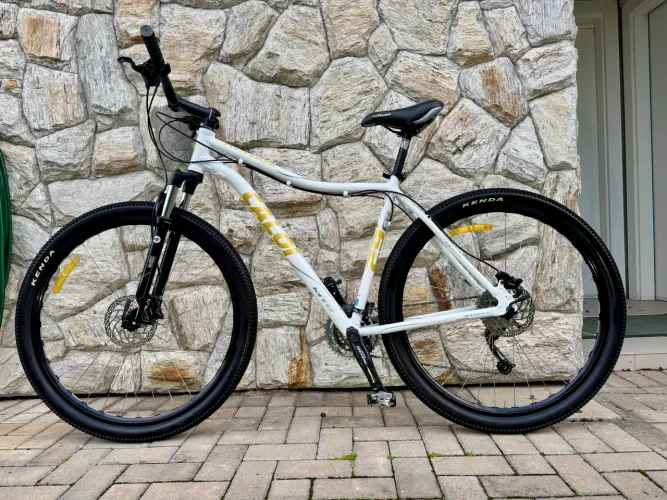 Bicicleta Caloi 29er alumínio novíssima