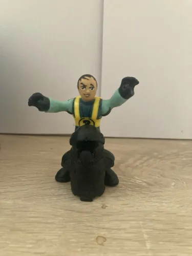 bonequinho imaginext . Com acessório .