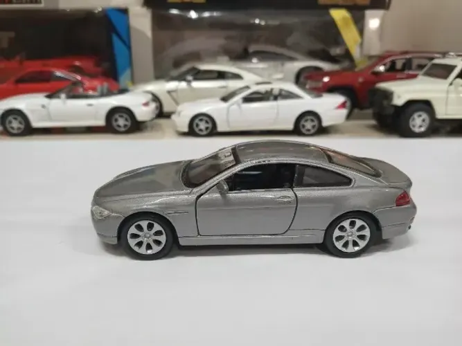 Miniatura BMW 645ci 1/43 Welly #71736