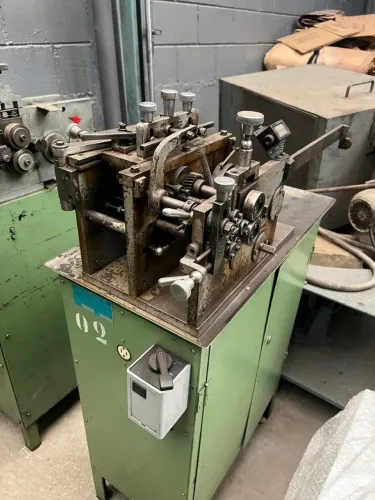 Máquina para fabricação de molas.