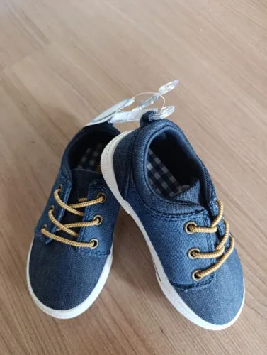 Tênis infantil Carter's novo Tam. 25