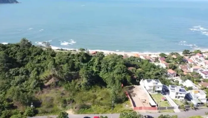 Terreno de 600m² em Penha com vista para o mar