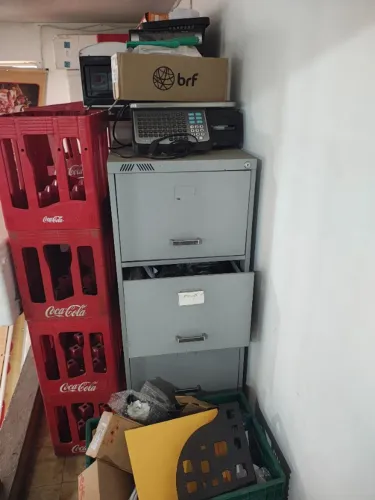 ARQUIVO DE AÇO COM 4 GAVETAS