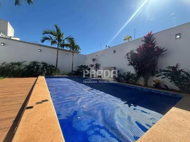 Sobrado com Piscina Aquecida e 4 Suítes - Jardim Karaíba - Itapema Sul