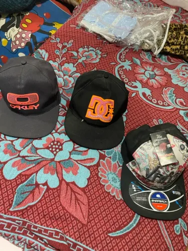 Vendo bonés 