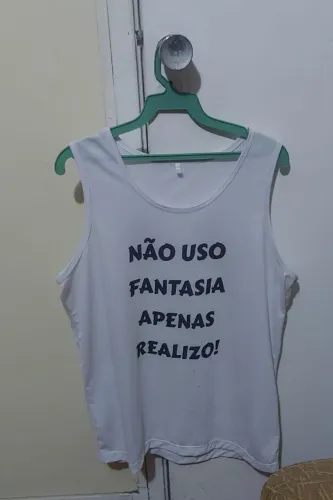 Camiseta regata branca - Não uso fantasia, apenas realizo!