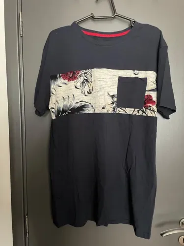 Camiseta Voyage Masculina Estampa Floral - tamanho G