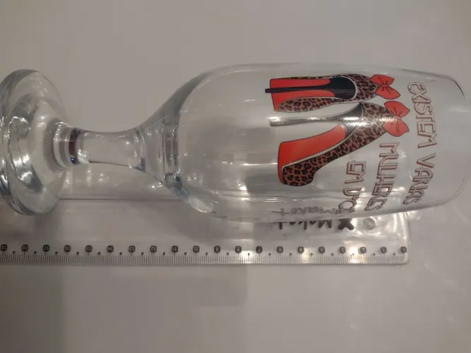 Taça com mensagem feminina