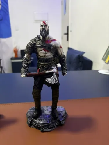 KRATOS EM RESINA