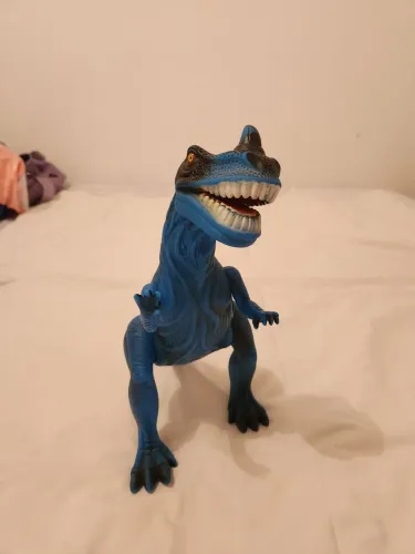 Dinossauro Tiranossauro Rex emite rugido
