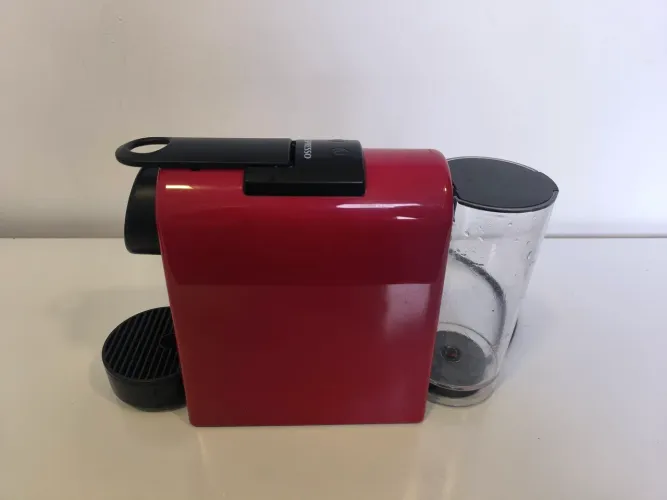 Cafeteira Nespresso Essenza Mini D30