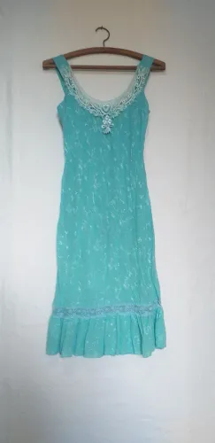 Vestido azul turquesa com renda 
