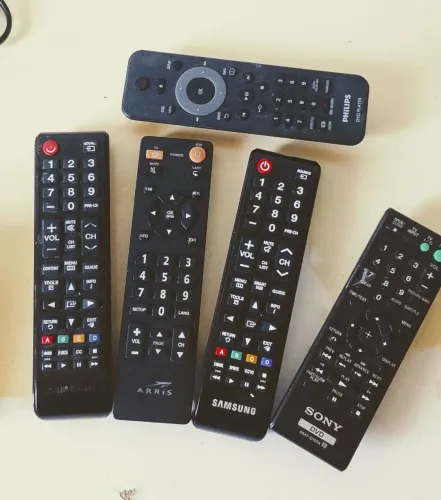 Controles de TV diversos funcionando perfeitamente