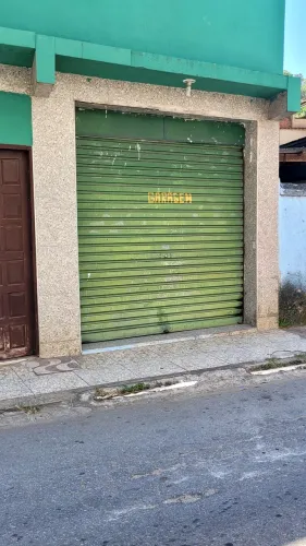 Vendo porta ferro rolo 2.5m largura ...valor 1000 reais. A vista pra sair rapido