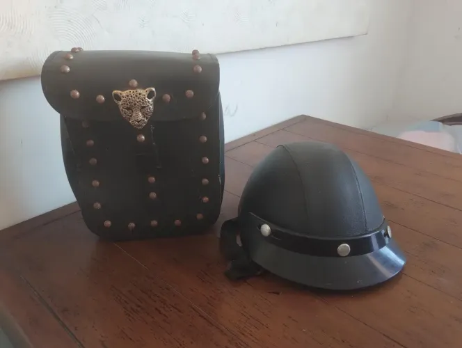Capacete Coquinho e bolsa 