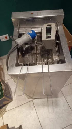 Fritadeira elétrica Venâncio 26 litros áqua/óleo 220V em perfeito estado