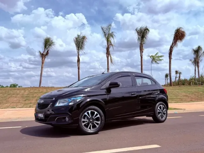 Chevrolet Onix Hatch LTZ 1.4 8V Flex Power Mec. 4P 2014