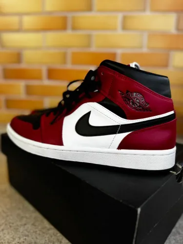 air jordan 1 mid chicago black toe