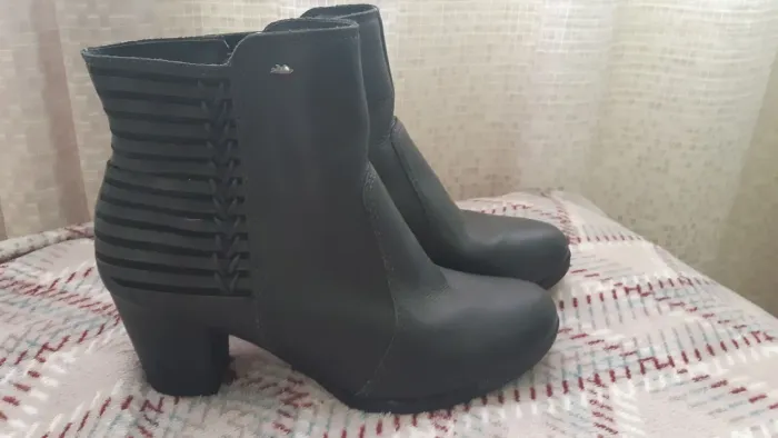 Bota Feminina de Couro
