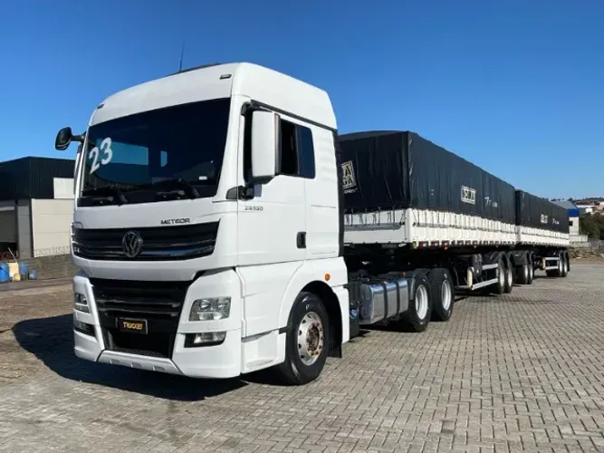 VOLKSWAGEN METEOR 29520 2023 COM CARRETA GRANELEIRA NOMA 9 EIXOS DOLLY REBAIXADO 2022