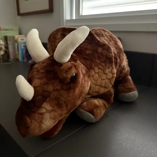Linda Pelúcia Dinossauro Tricerátops Marrom