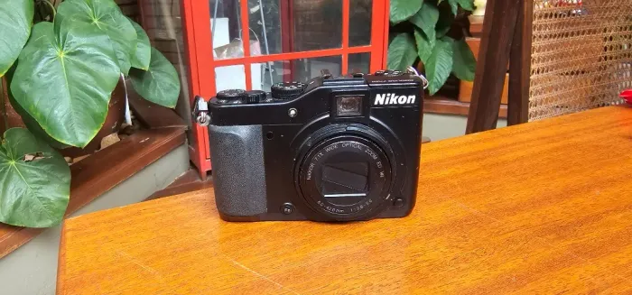 Nikon Coolpix P7000 - para peças, não funciona