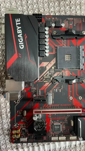 Placa Mãe Gigabyte B450M Gaming, AMD AM4, mATX, DDR4, Chipset Amd B450
