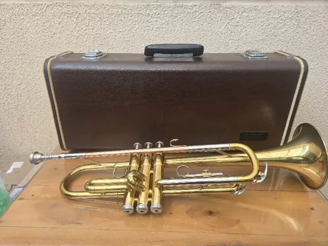 TROMPETE YAMAHA (YTR-2320E) Made in Japan em Si bemol (sb)