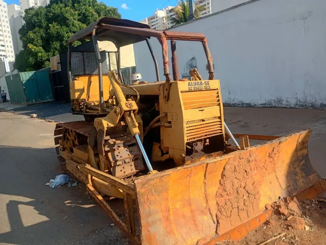 Alugo trator de esteira 