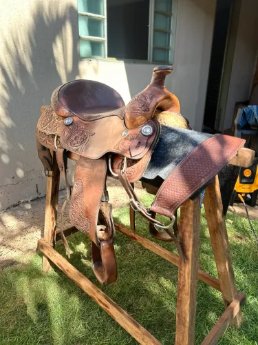 Vende-se  sela completa manta Nogueira rédea freio abridão e cabeçada 