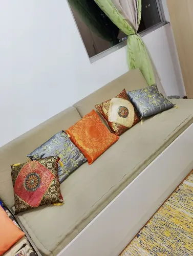 Cama versátil podendo virar sofá com brinde de mais um colchão.