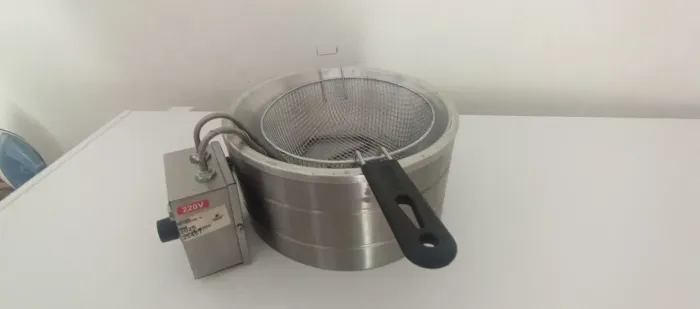 Fritadeira elétrica de 5 litros 220V