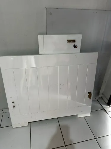 Cama de solteiro madeira pura e laqueada , brinde o colchão