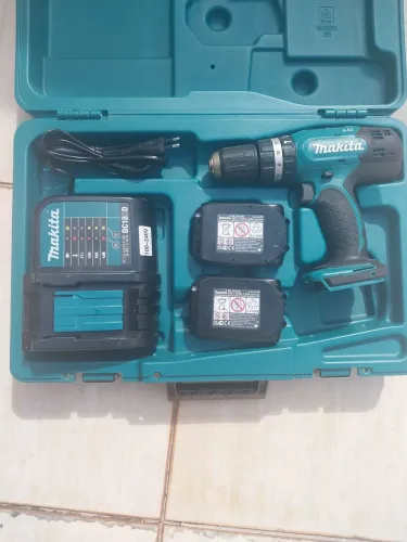 Makita parafusadeira e furadeira com 2 baterias