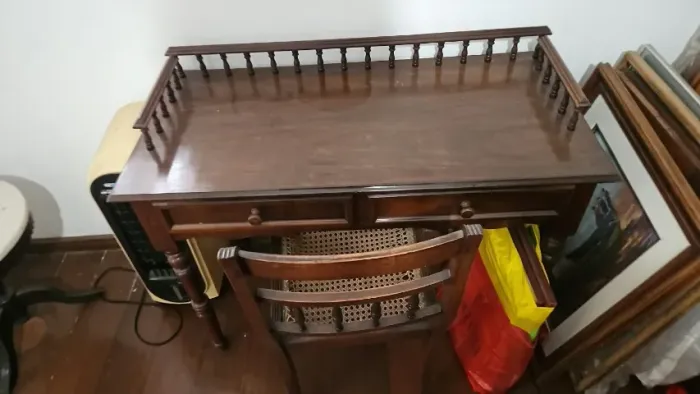 Escrivaninha colonial 